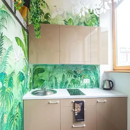 Jungle In Center By Urban Rent *