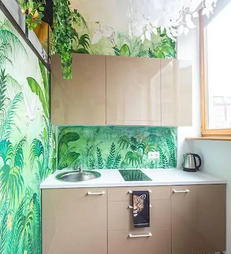 Jungle In Center By Urban Rent *